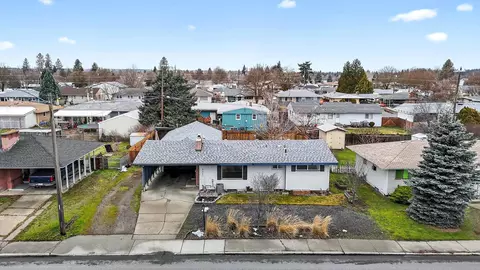 5727 N Maple St, Spokane, WA 99205 photo 3