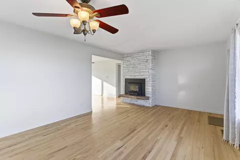 Living - 7808 E Broadway Ave, Spokane Valley, WA 99212 photo 3 of 6