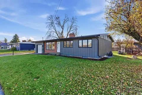 Exterior - 7808 E Broadway Ave, Spokane Valley, WA 99212 photo 2 of 15