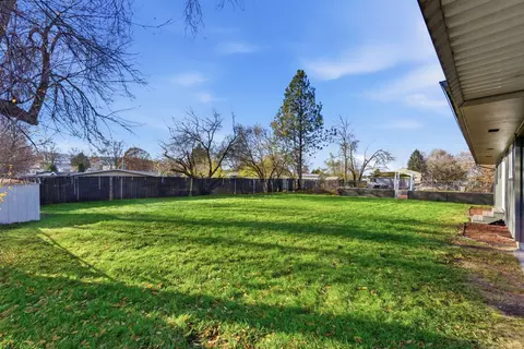 Exterior - 7808 E Broadway Ave, Spokane Valley, WA 99212 photo 7 of 15