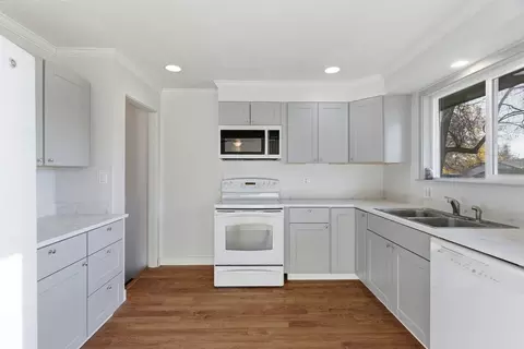 Kitchen - 7808 E Broadway Ave, Spokane Valley, WA 99212 photo 1 of 5