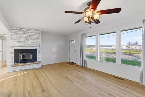 Living - 7808 E Broadway Ave, Spokane Valley, WA 99212 photo 4 of 6