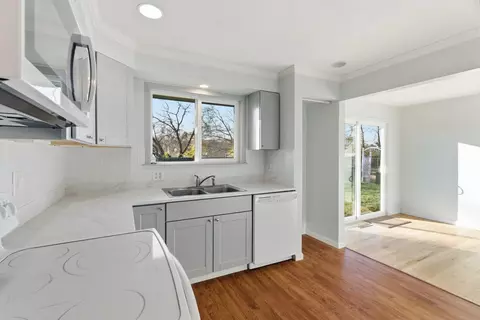 Kitchen - 7808 E Broadway Ave, Spokane Valley, WA 99212 photo 4 of 5