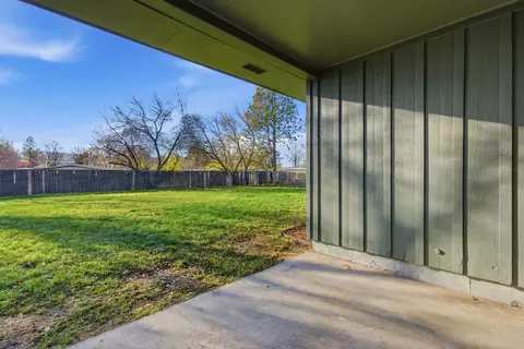 Exterior - 7808 E Broadway Ave, Spokane Valley, WA 99212 photo 6 of 15