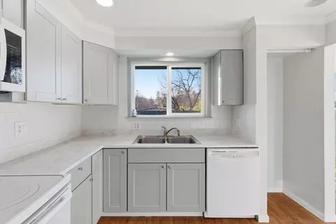 Kitchen - 7808 E Broadway Ave, Spokane Valley, WA 99212 photo 3 of 5