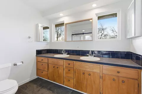 Bath - 7808 E Broadway Ave, Spokane Valley, WA 99212 photo 1 of 4