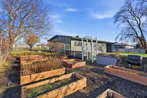 Exterior - 7808 E Broadway Ave, Spokane Valley, WA 99212 photo 13 of 15