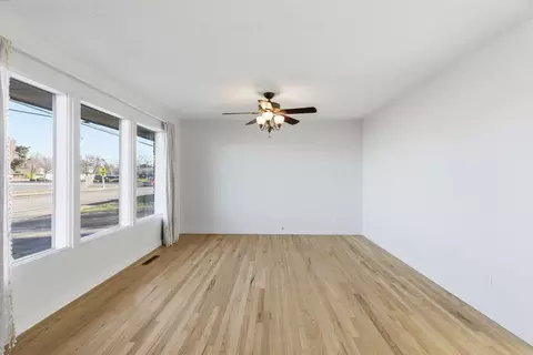 Living - 7808 E Broadway Ave, Spokane Valley, WA 99212 photo 2 of 6