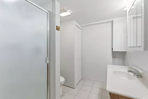 Bath - 7808 E Broadway Ave, Spokane Valley, WA 99212 photo 3 of 4