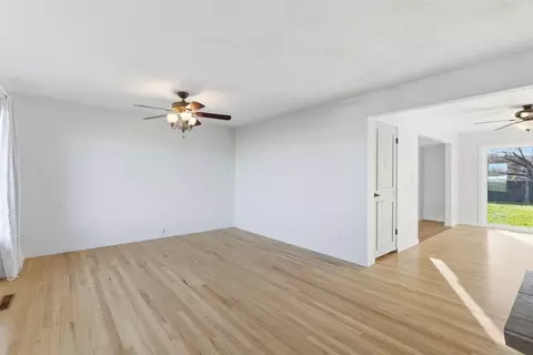Living - 7808 E Broadway Ave, Spokane Valley, WA 99212 photo 1 of 6