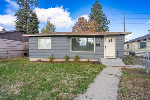 Exterior - 811 E Dalke Ave, Spokane, WA 99208 photo 2 of 6