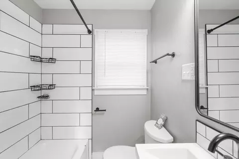 Bath - 811 E Dalke Ave, Spokane, WA 99208 photo 2 of 2