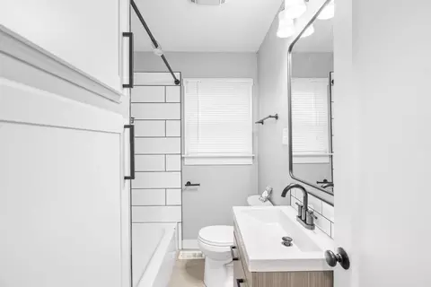 Bath - 811 E Dalke Ave, Spokane, WA 99208 photo 1 of 2