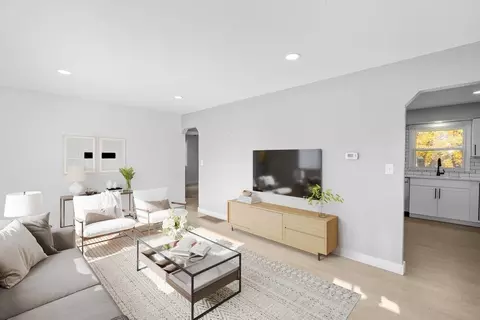 Living - 811 E Dalke Ave, Spokane, WA 99208 photo 1 of 5