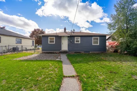 Exterior - 811 E Dalke Ave, Spokane, WA 99208 photo 3 of 6