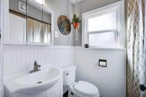 Bath - 1728 E 8th Ave, Spokane, WA 99202 photo 1 of 1