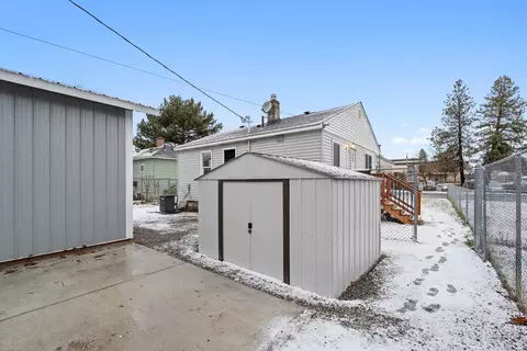 Exterior - 724 E Joseph Ave, Spokane, WA 99208 photo 4 of 8