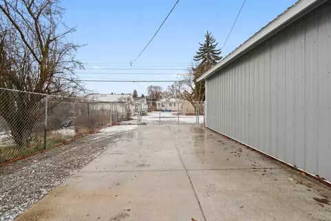 Exterior - 724 E Joseph Ave, Spokane, WA 99208 photo 5 of 8