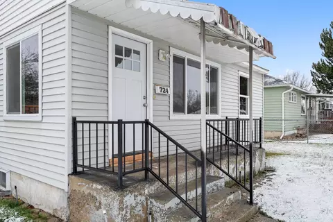 Exterior - 724 E Joseph Ave, Spokane, WA 99208 photo 3 of 8