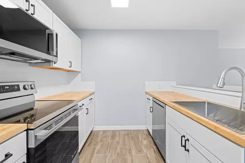 Kitchen - 724 E Joseph Ave, Spokane, WA 99208 photo 2 of 2