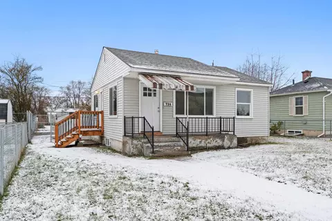 Exterior - 724 E Joseph Ave, Spokane, WA 99208 photo 1 of 8