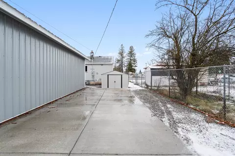 Exterior - 724 E Joseph Ave, Spokane, WA 99208 photo 7 of 8