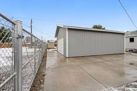 Exterior - 724 E Joseph Ave, Spokane, WA 99208 photo 6 of 8