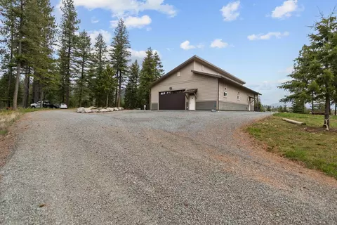 22711 E Blanchard Rd, Newport, WA 99156