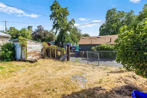 Exterior - 1508 E Queen Ave, Spokane, WA 99207 photo 8 of 11