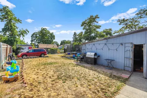 Exterior - 1508 E Queen Ave, Spokane, WA 99207 photo 5 of 11