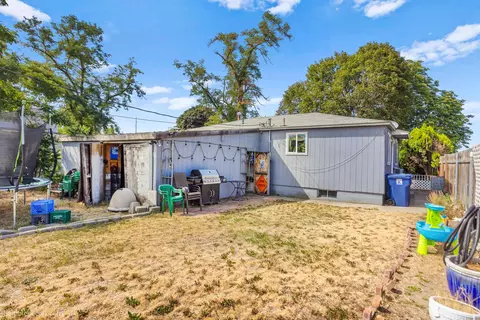 Exterior - 1508 E Queen Ave, Spokane, WA 99207 photo 6 of 11