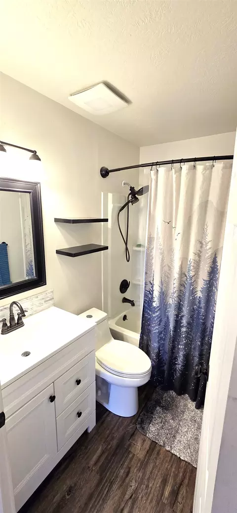 Bath - 2119 E Buckeye Ave, Spokane, WA 99207 photo 2 of 2