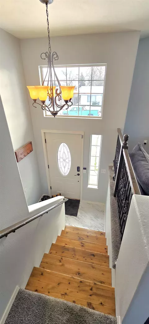 Entry Way - 2119 E Buckeye Ave, Spokane, WA 99207 photo 2 of 3