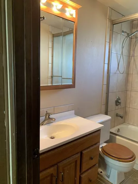 Bath - 4227 E 9th Ave, Spokane, WA 99202 photo 1 of 2