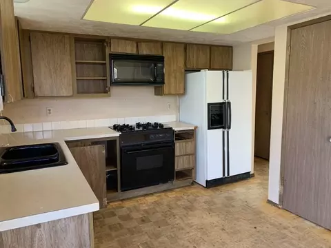 Kitchen - 4227 E 9th Ave, Spokane, WA 99202 photo 1 of 1