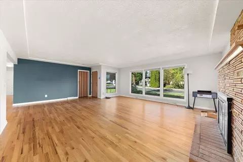 Living - 1110 E 28th Ave, Spokane, WA 99203 photo 2 of 4