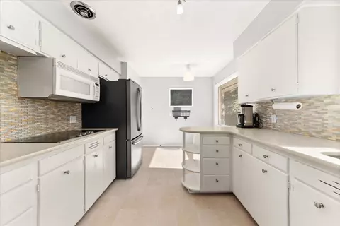 Kitchen - 1110 E 28th Ave, Spokane, WA 99203 photo 2 of 3