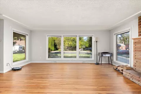 Living - 1110 E 28th Ave, Spokane, WA 99203 photo 3 of 4