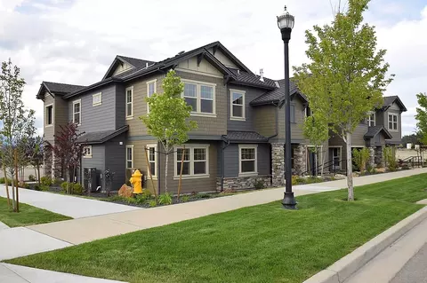 24499 E Pinnacle Ct UNIT D, Liberty Lake, WA 99019