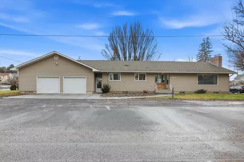 16 W Douglas St, Harrington, WA 99134