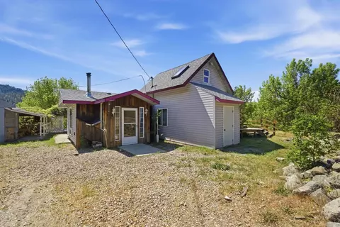 4552 Paradise Way, Hunters, WA 99137