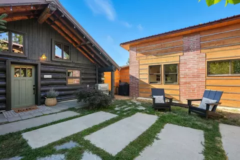 27123 N Scotts Ridge Ln, Chattaroy, WA 99003