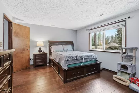 Bedroom - 910 E Timberwood Cir, Spokane, WA 99208 photo 1 of 4