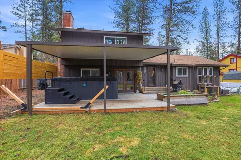 Exterior - 910 E Timberwood Cir, Spokane, WA 99208 photo 3 of 8