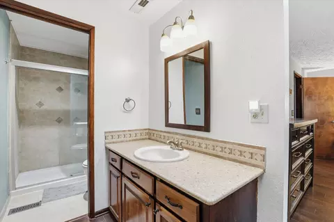 Bath - 910 E Timberwood Cir, Spokane, WA 99208 photo 1 of 2