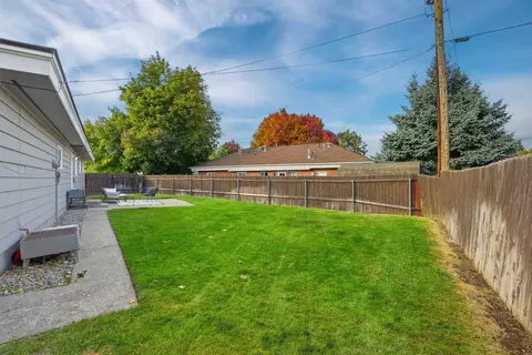 Exterior - 12105 E Skyview Ave, Spokane Valley, WA 99206 photo 4 of 9