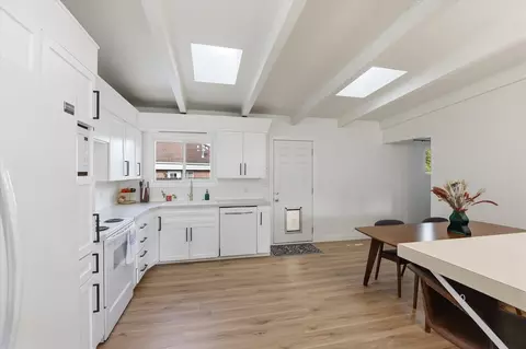 Kitchen - 12105 E Skyview Ave, Spokane Valley, WA 99206 photo 3 of 3