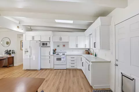 Kitchen - 12105 E Skyview Ave, Spokane Valley, WA 99206 photo 2 of 3