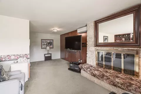 Living - 2214 E 36th Ave, Spokane, WA 99203 photo 2 of 4