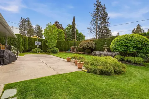 Exterior - 2214 E 36th Ave, Spokane, WA 99203 photo 6 of 12